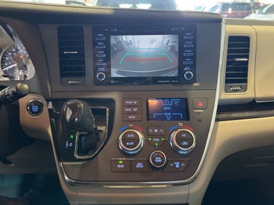 2018 Toyota Sienna XLE