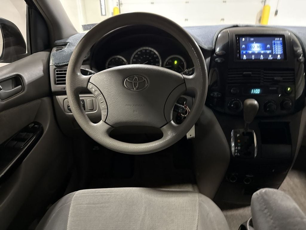 2005 Toyota Sienna LE