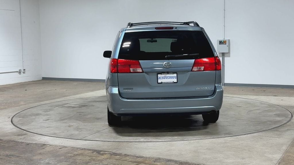 2005 Toyota Sienna LE
