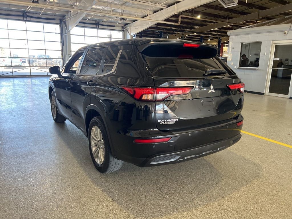 2022 Mitsubishi Outlander ES