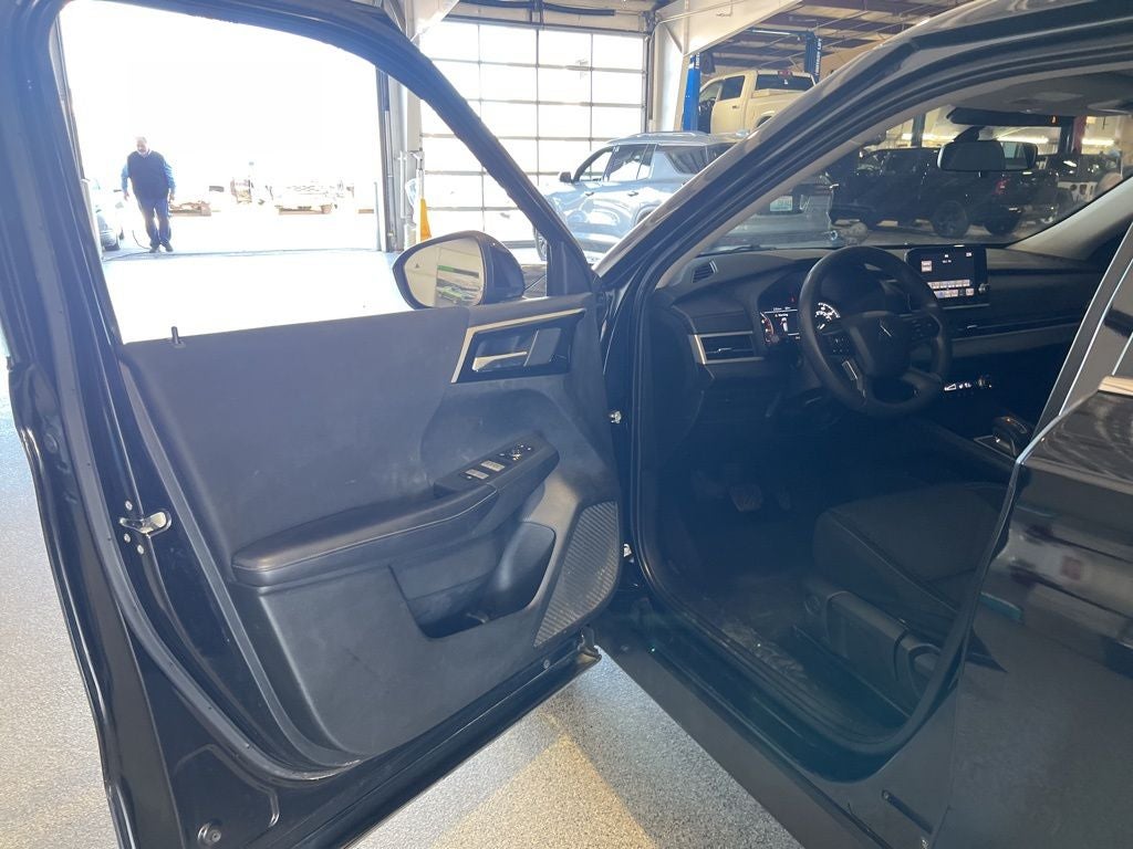 2022 Mitsubishi Outlander ES