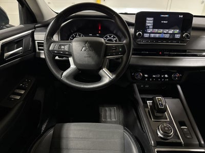 2024 Mitsubishi Outlander SE