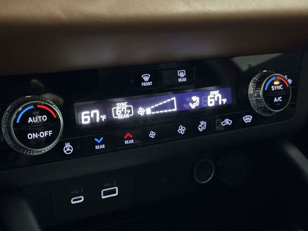 2024 Mitsubishi Outlander Base