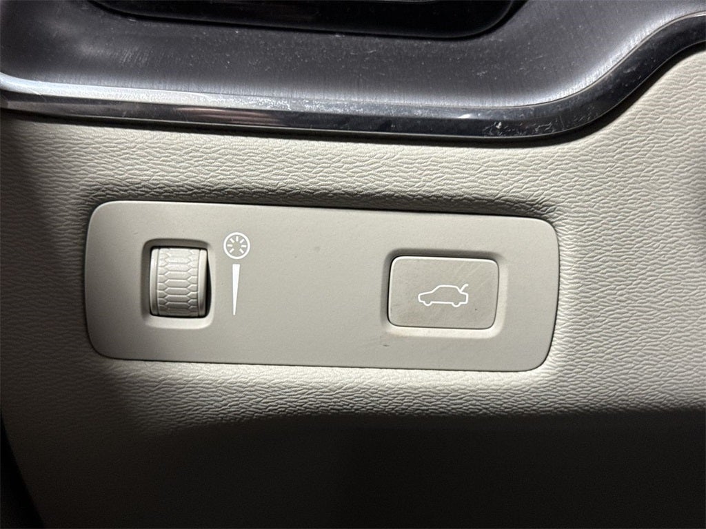 2020 Volvo XC60 T5 Momentum