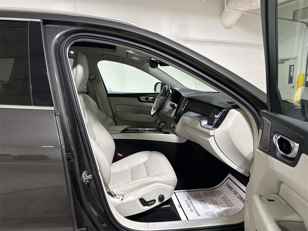 2020 Volvo XC60 T5 Momentum