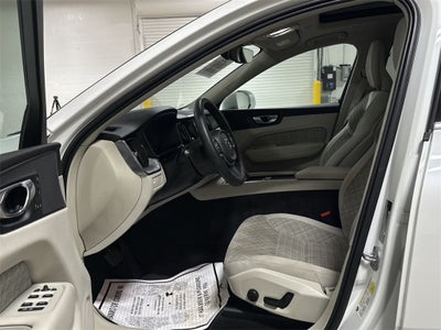 2022 Volvo XC60 B5 Momentum