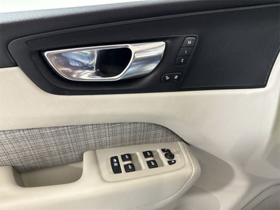 2022 Volvo XC60 B5 Momentum