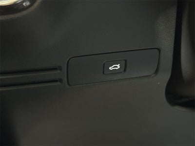 2024 Volvo XC40 B5 Plus Bright Theme