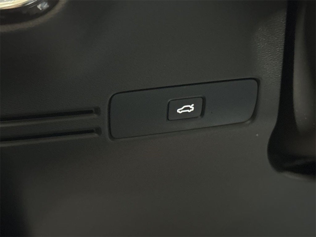 2024 Volvo XC40 B5 Plus Bright Theme