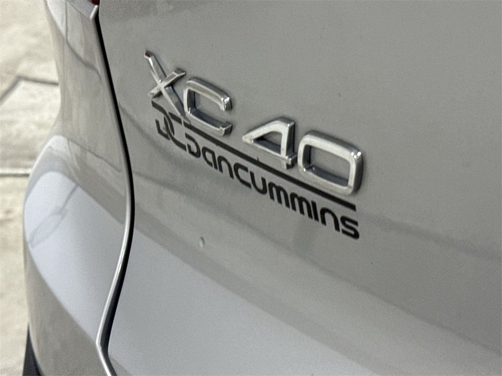 2024 Volvo XC40 B5 Plus Bright Theme