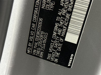 2024 Volvo XC40 B5 Plus Bright Theme