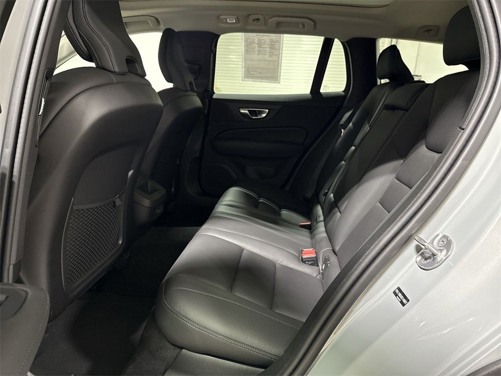 2025 Volvo V60 Cross Country B5 Plus