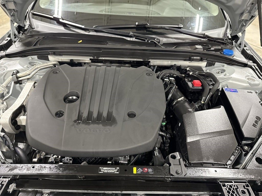 2025 Volvo V60 Cross Country B5 Plus