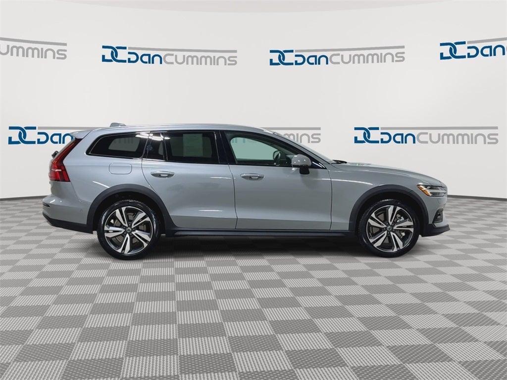 2025 Volvo V60 Cross Country B5 Plus