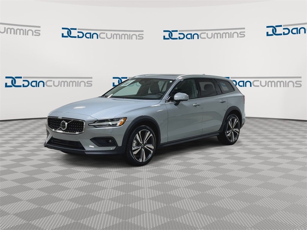 2025 Volvo V60 Cross Country B5 Plus