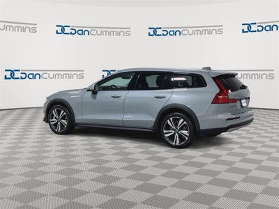 2025 Volvo V60 Cross Country B5 Plus