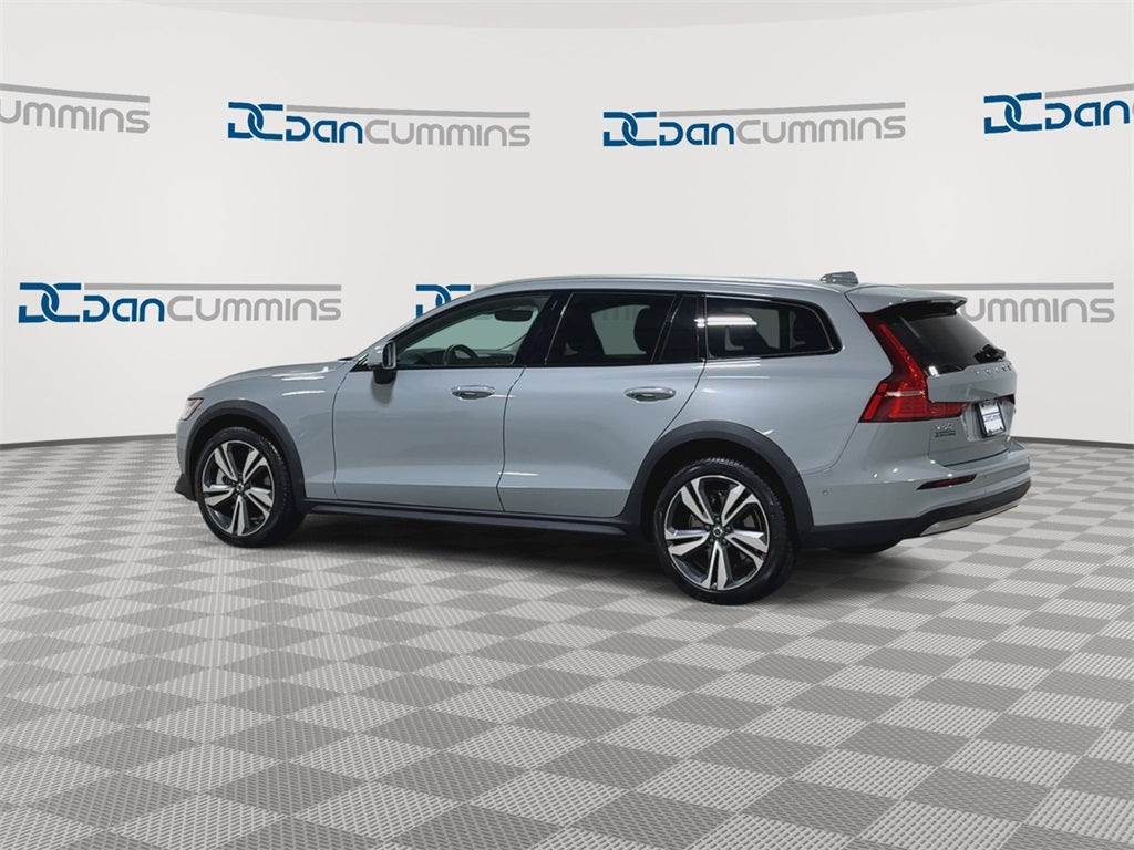 2025 Volvo V60 Cross Country B5 Plus