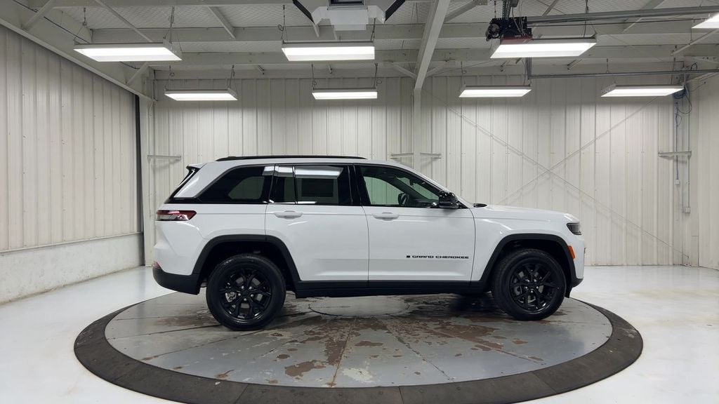 2026 Jeep Grand Cherokee Laredo