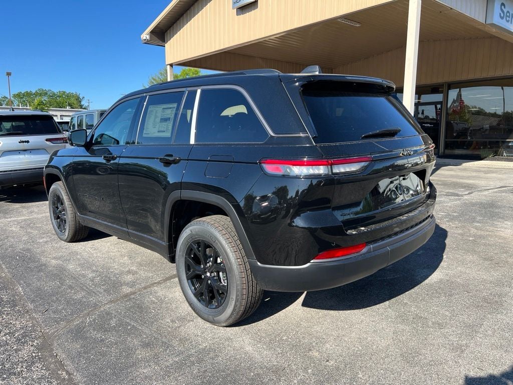 2026 Jeep Grand Cherokee Laredo Altitude