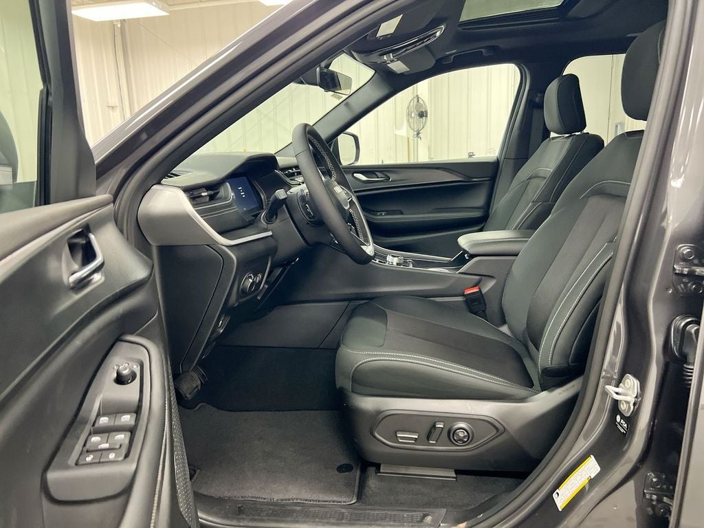 2026 Jeep Grand Cherokee L Laredo