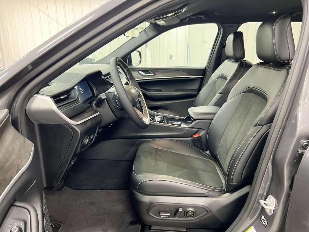 2026 Jeep Grand Cherokee L Laredo