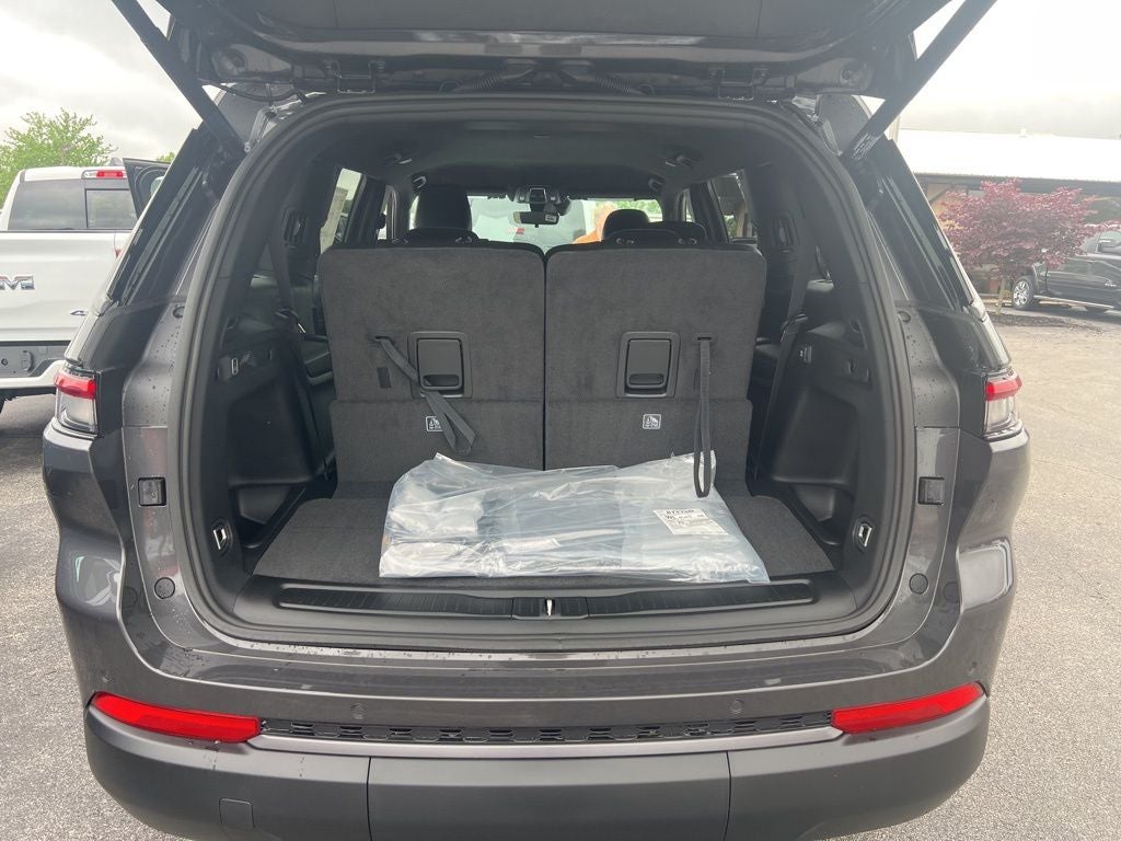 2026 Jeep Grand Cherokee L Laredo