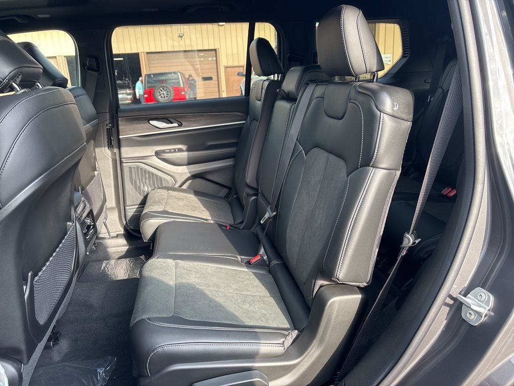 2026 Jeep Grand Cherokee L Laredo