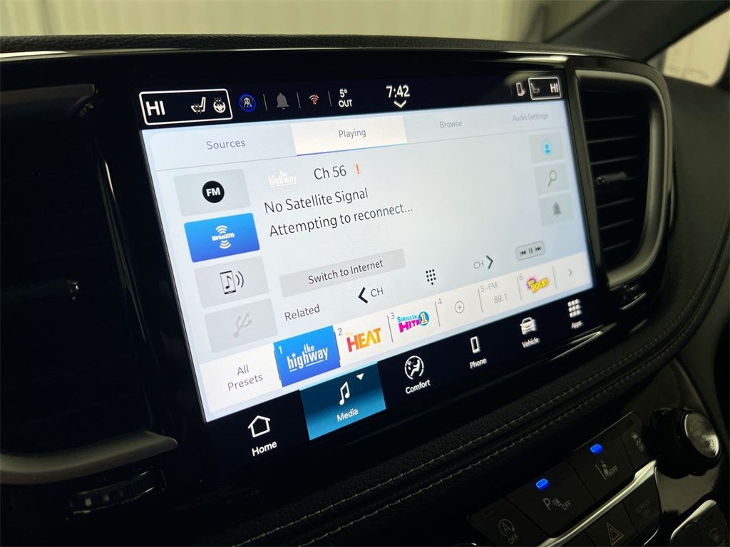 2026 Chrysler Pacifica Select