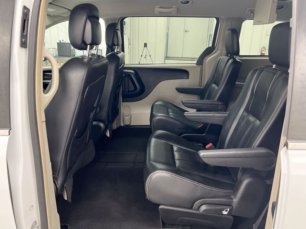 2016 Chrysler Town & Country Touring