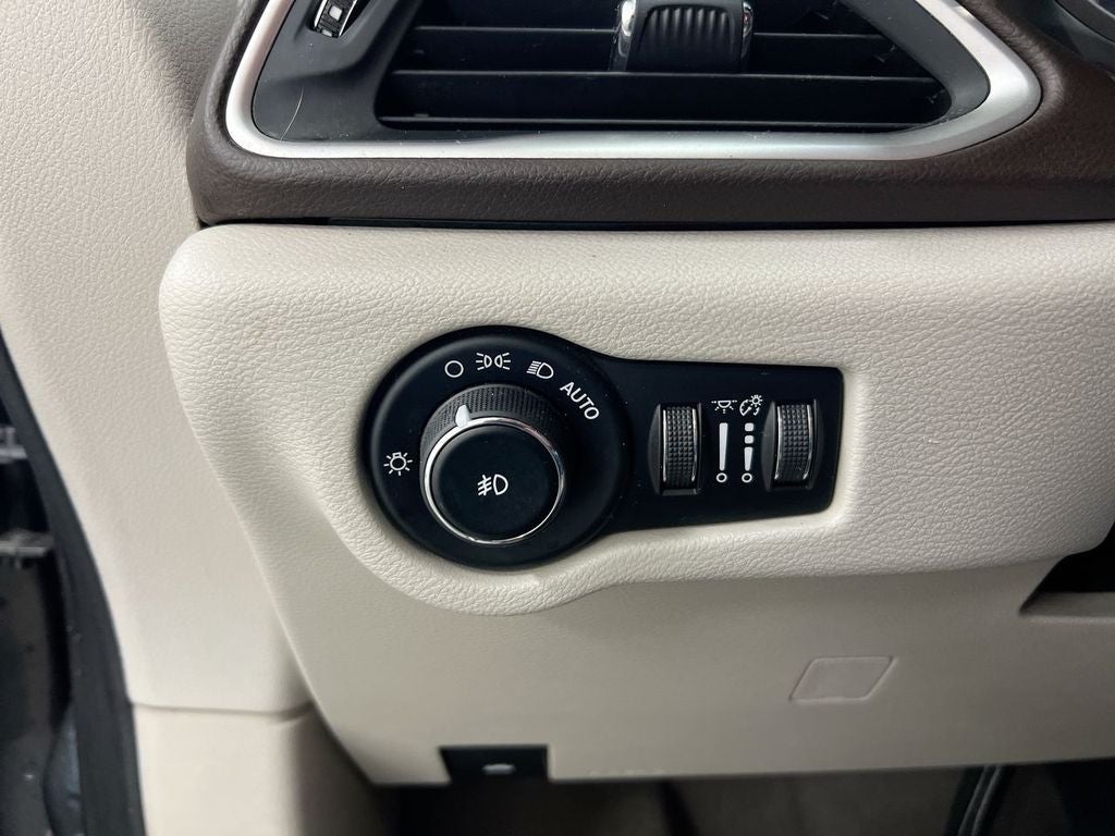 2017 Chrysler Pacifica Touring L