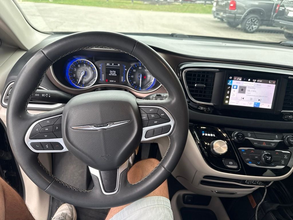 2023 Chrysler Voyager LX