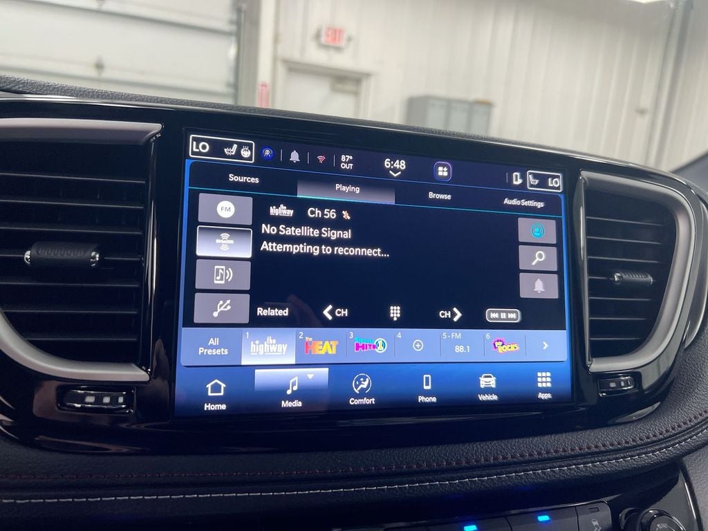 2027 Chrysler Pacifica Select