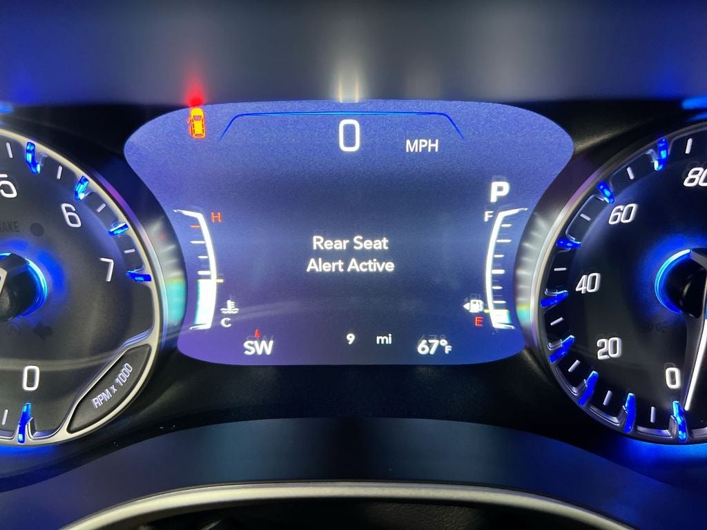 2027 Chrysler Pacifica Select