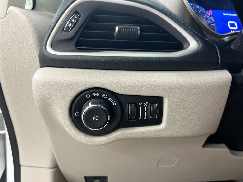 2021 Chrysler Pacifica Touring