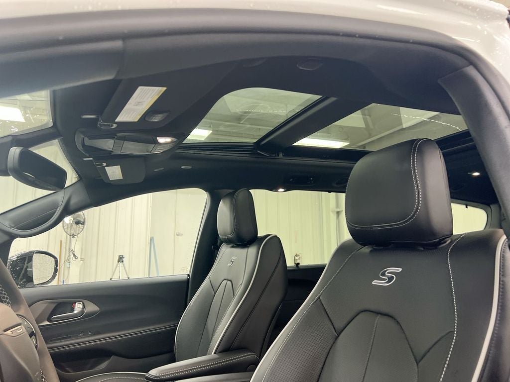 2027 Chrysler Pacifica Limited