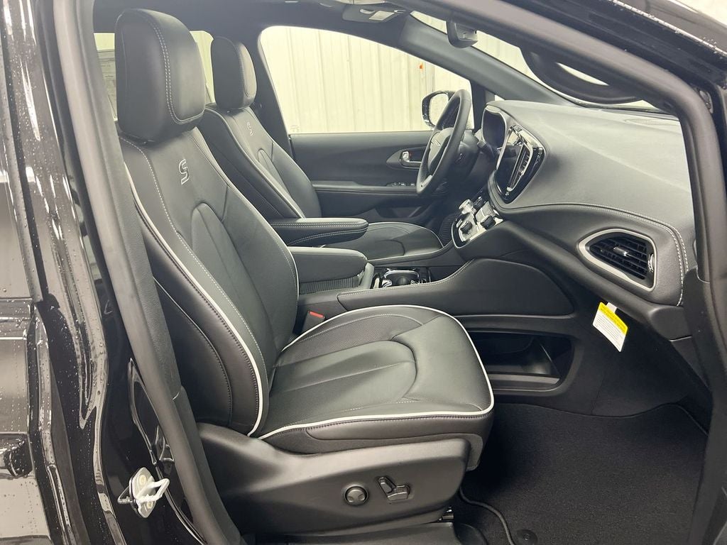 2027 Chrysler Pacifica Limited