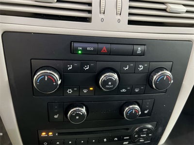 2011 Volkswagen Routan SE