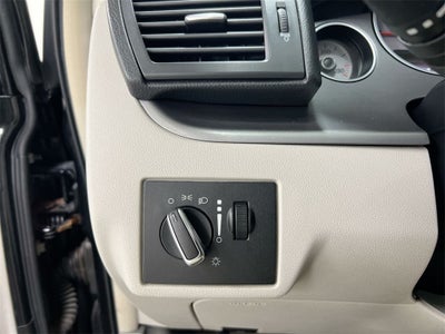 2011 Volkswagen Routan SE