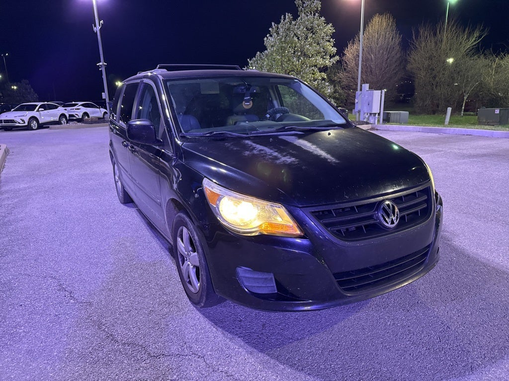 2011 Volkswagen Routan SE