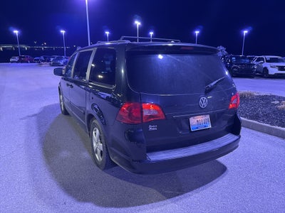 2011 Volkswagen Routan SE