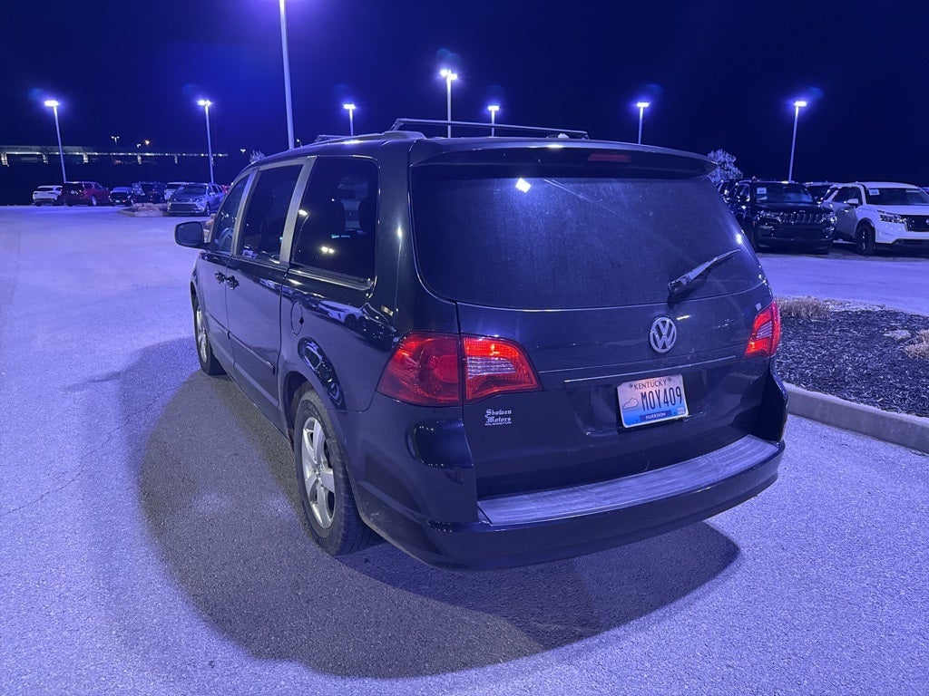 2011 Volkswagen Routan SE
