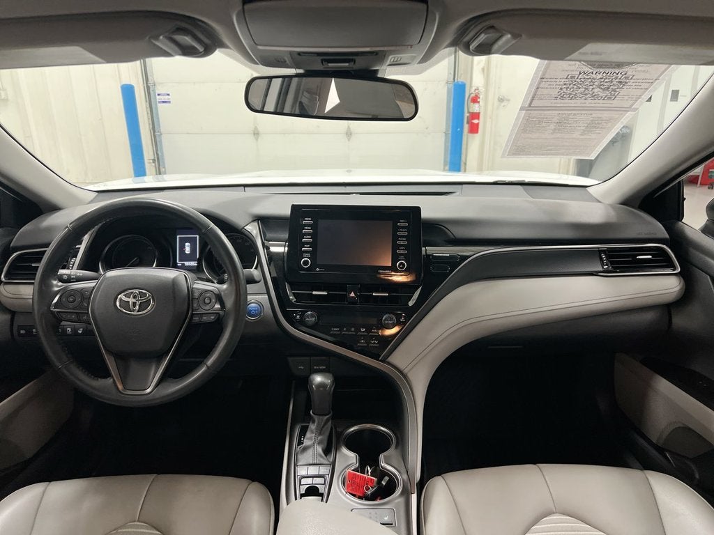 2022 Toyota Camry Hybrid SE