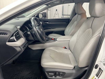 2022 Toyota Camry Hybrid SE