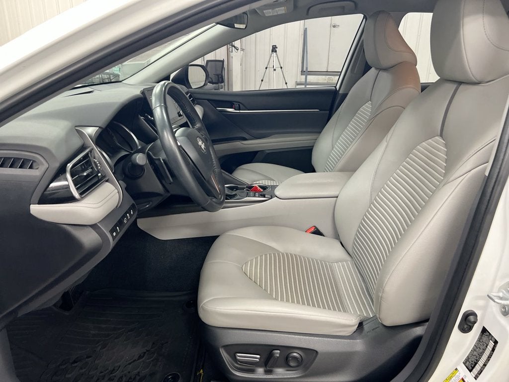 2022 Toyota Camry Hybrid SE