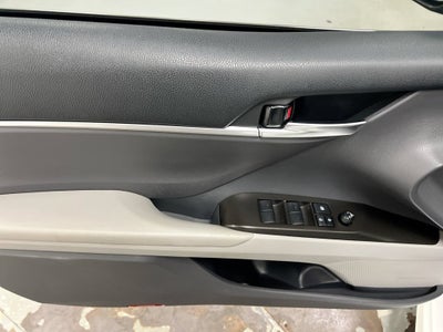 2022 Toyota Camry Hybrid SE