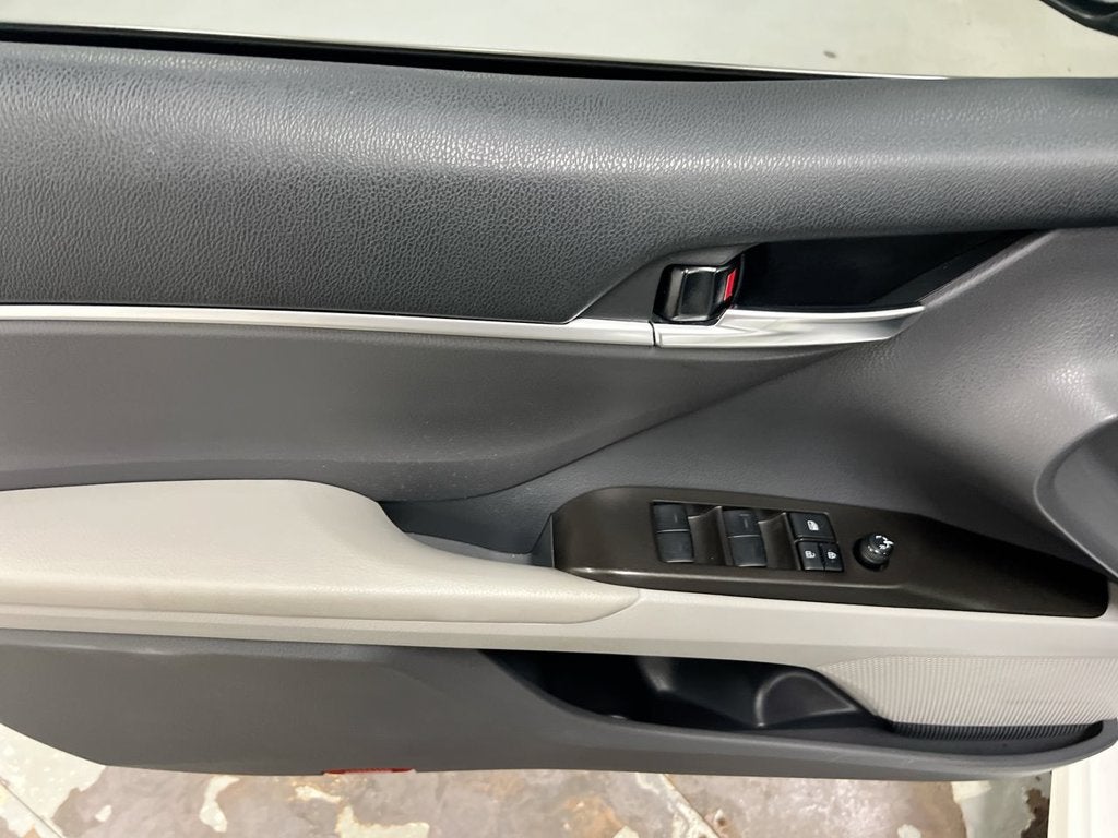 2022 Toyota Camry Hybrid SE