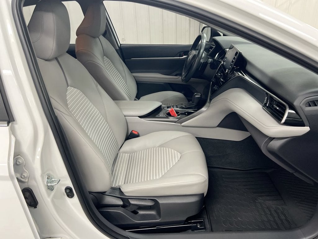2022 Toyota Camry Hybrid SE