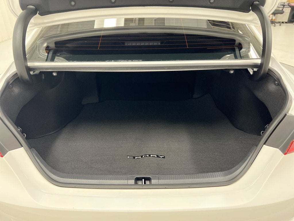 2022 Toyota Camry Hybrid SE