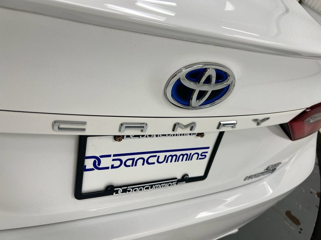 2022 Toyota Camry Hybrid SE