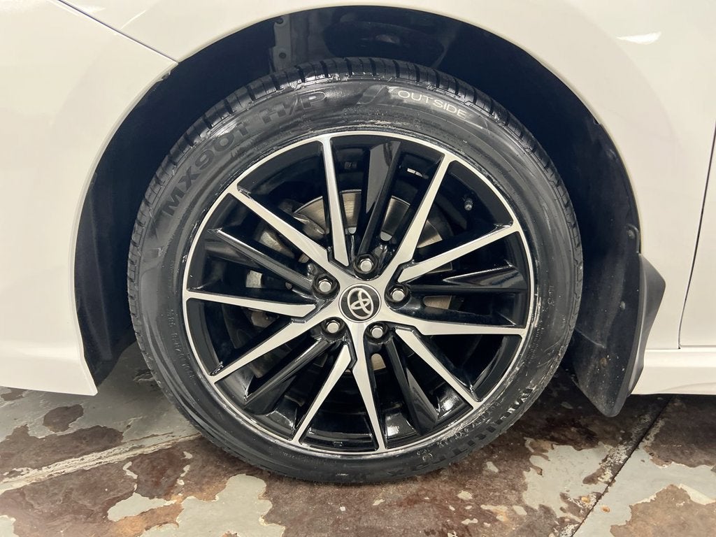 2022 Toyota Camry Hybrid SE